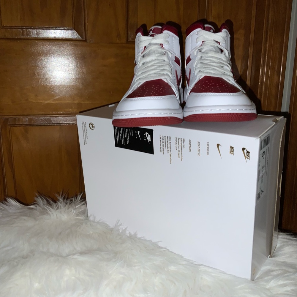 Air Jordan New in Box White Burgundy Red MID Women 6.5 LOOK!!! - Picture 5 of 10